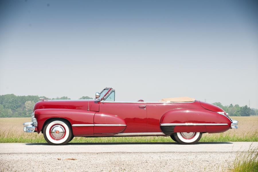  Cadillac Series 62 Convertible Coupe 1942 года  (фото 18 из 48)
